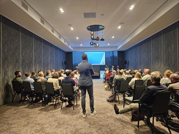 Afbeelding van Samen bouwen aan een weerbare zorgketen tijdens de themabijeenkomst ‘weerbare zorg’